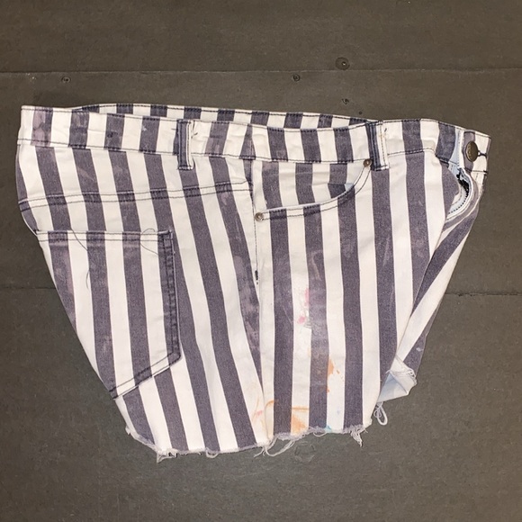 Divided Size 12 Black White Stripe Curt Off Jean Shorts - Picture 5 of 10